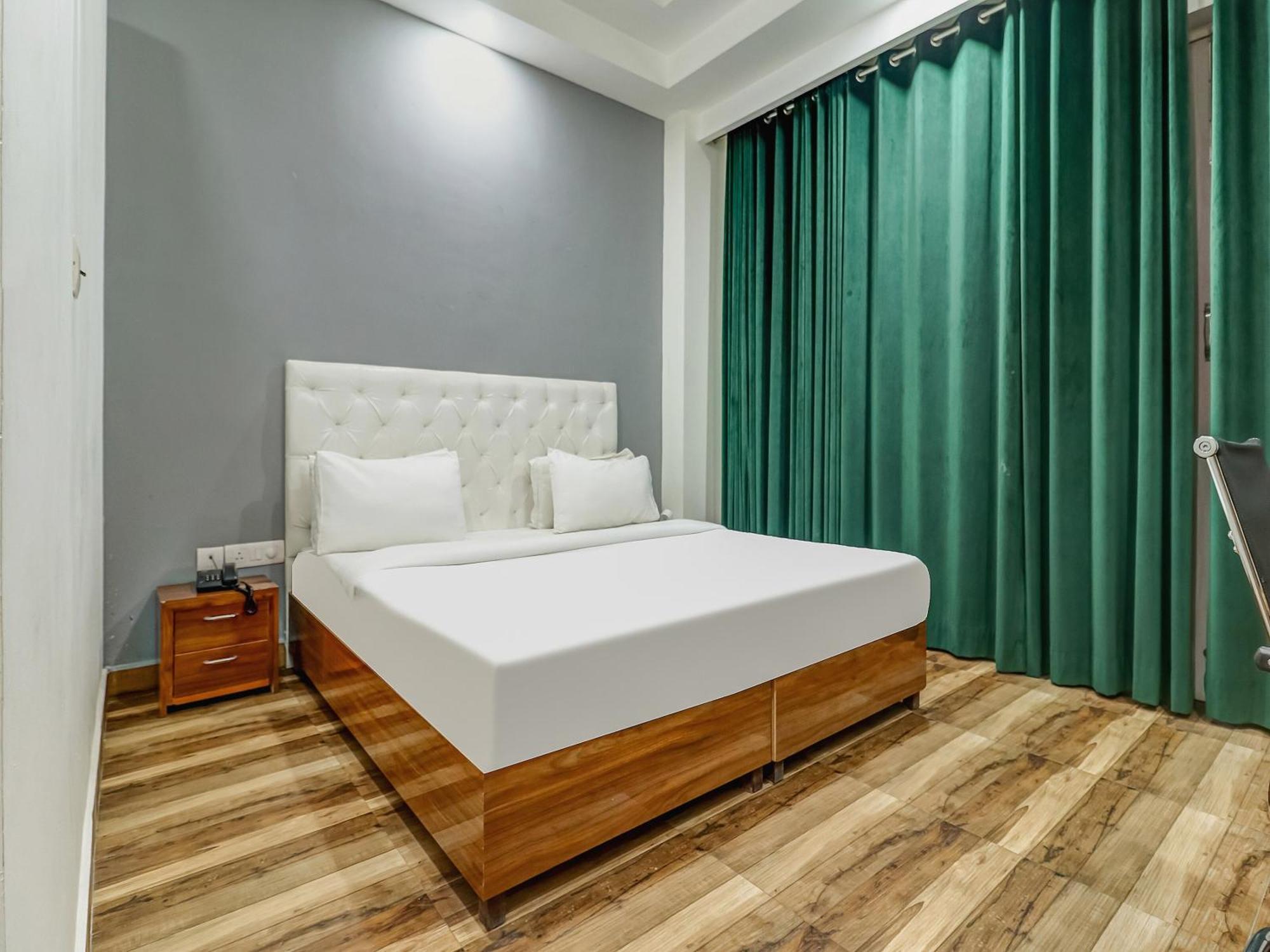 Hotel Townhouse Skylight Near Medanta Hospital Gurgaon Exterior foto